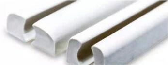 Bande de caoutchouc arqué